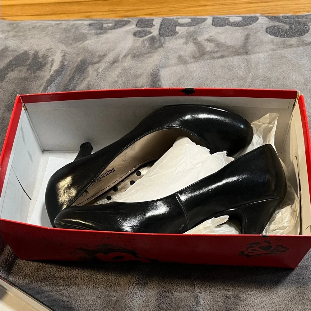 Fergalicious Black Polka-Dot Cutout Round-Toe Pumps - Picture 8 of 9